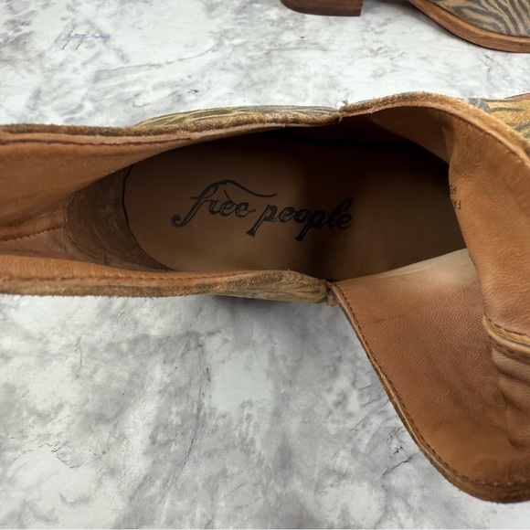 NWOT FREE PEOPLE Women’s Sz 37 Animal Print Charm Double V Western Suede Booties - Picture 13 of 16
